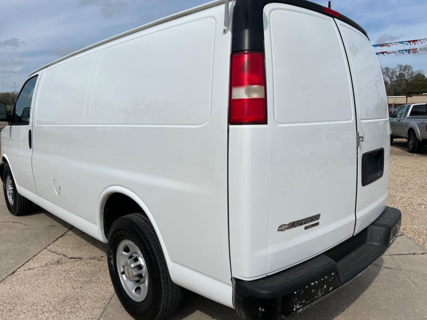 2013 White /Gray Chevrolet Express (1GCWGFCA0D1) with an 4.8 V8 engine, Automatic transmission, located at 4520 Airline Hwy, Baton Rouge, LA, 70805, (225) 357-1497, 30.509325, -91.145432 - 2013 Chevy Express 2500 Cargo Van 4.8 V8 Gas, 250K Miles, Power Windows & Locks. NO IN HOUSE FINANCING. FOR INFO PLEASE CONTACT JEFF AT 225 357-1497 CHECK OUT OUR A+ RATING WITH THE BETTER BUSINESS BUREAU WE HAVE BEEN A FAMILY OWNED AND OPERATED BUSINESS AT THE SAME LOCATION FOR OVER 45 YEARS. WE S - Photo#7